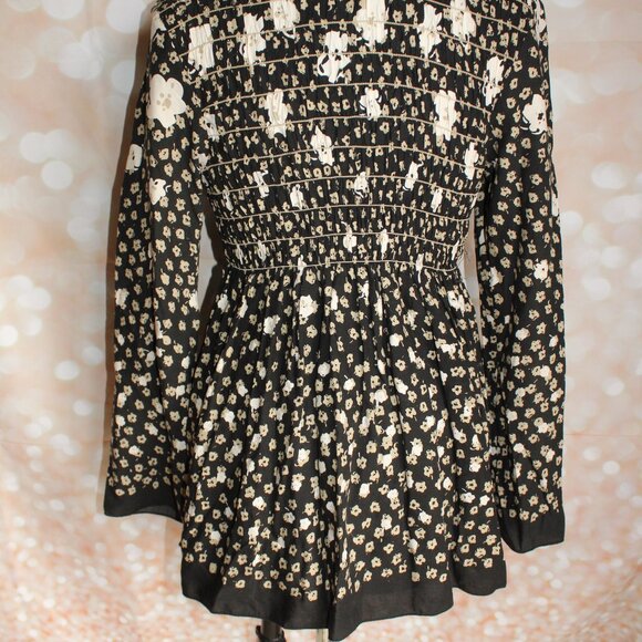 Studio M Womens Blouse Black Tan Floral Long Sleeve Flare V Neck Shirred ~Small~ - Picture 7 of 10